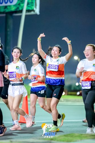 Race photo from PIK NITE RUN 2025