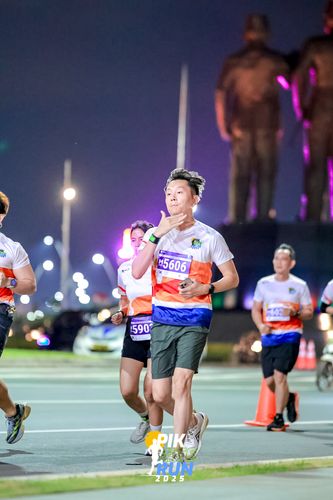 Race photo from PIK NITE RUN 2025