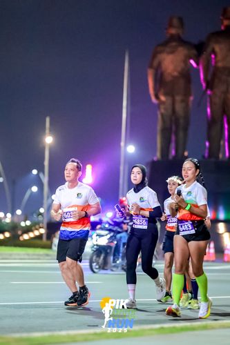 Race photo from PIK NITE RUN 2025