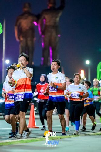 Race photo from PIK NITE RUN 2025