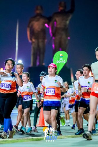 Race photo from PIK NITE RUN 2025