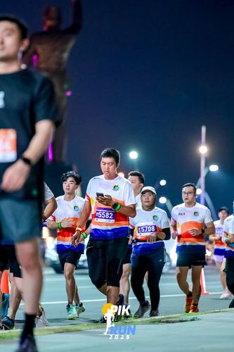 Race photo from PIK NITE RUN 2025