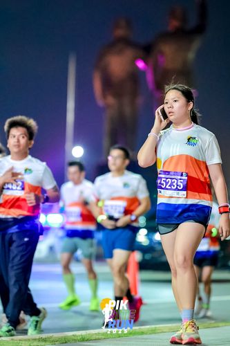 Race photo from PIK NITE RUN 2025