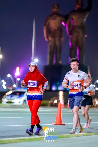 Race photo from PIK NITE RUN 2025