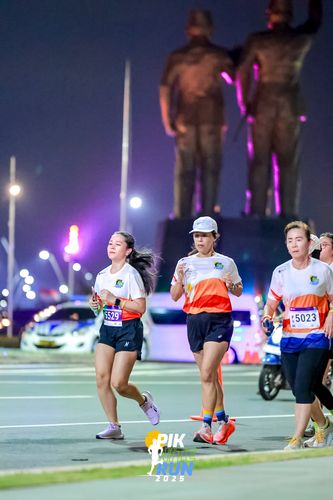 Race photo from PIK NITE RUN 2025
