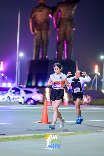 Race photo from PIK NITE RUN 2025