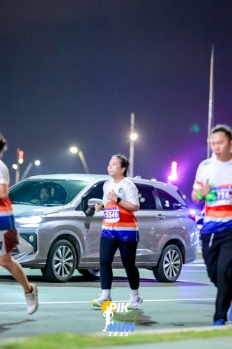 Race photo from PIK NITE RUN 2025