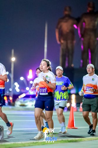 Race photo from PIK NITE RUN 2025