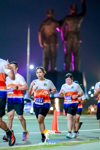 Race photo from PIK NITE RUN 2025