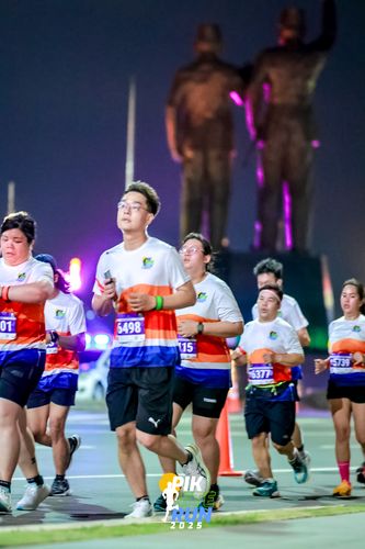 Race photo from PIK NITE RUN 2025