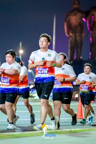 Race photo from PIK NITE RUN 2025