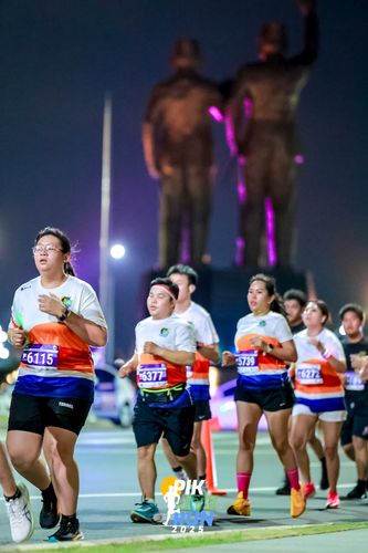 Race photo from PIK NITE RUN 2025