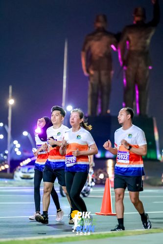 Race photo from PIK NITE RUN 2025