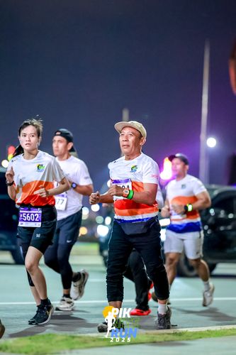 Race photo from PIK NITE RUN 2025