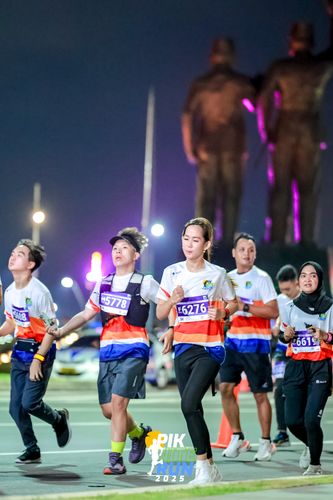 Race photo from PIK NITE RUN 2025