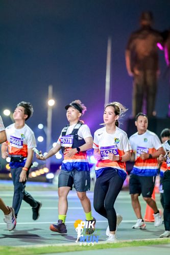 Race photo from PIK NITE RUN 2025