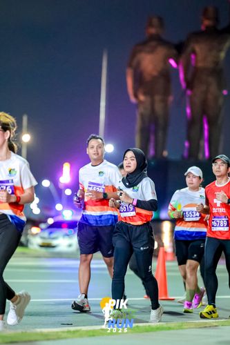 Race photo from PIK NITE RUN 2025