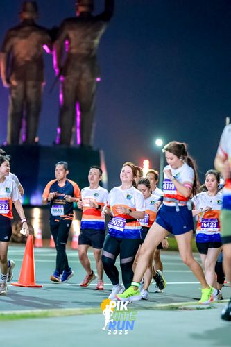 Race photo from PIK NITE RUN 2025