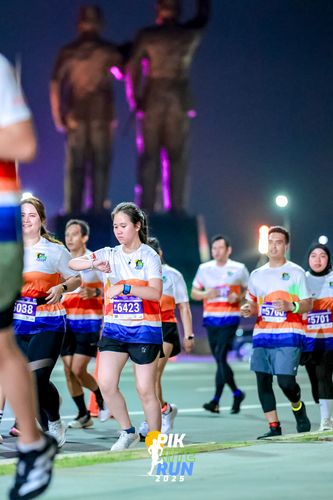 Race photo from PIK NITE RUN 2025