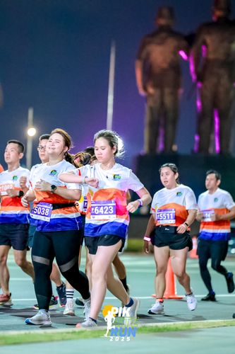 Race photo from PIK NITE RUN 2025