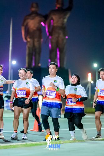 Race photo from PIK NITE RUN 2025