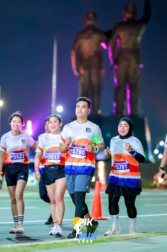Race photo from PIK NITE RUN 2025