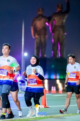 Race photo from PIK NITE RUN 2025