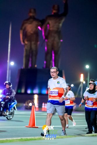 Race photo from PIK NITE RUN 2025