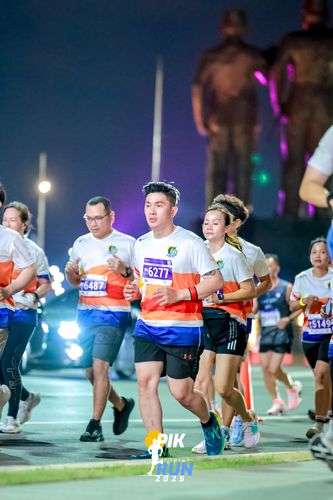 Race photo from PIK NITE RUN 2025