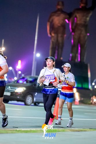 Race photo from PIK NITE RUN 2025