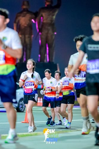 Race photo from PIK NITE RUN 2025