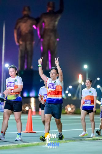 Race photo from PIK NITE RUN 2025