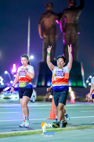 Race photo from PIK NITE RUN 2025