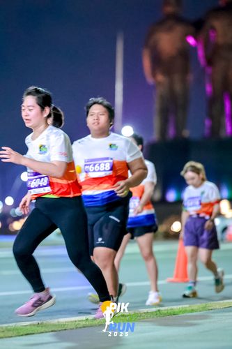 Race photo from PIK NITE RUN 2025