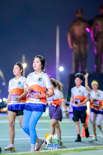 Race photo from PIK NITE RUN 2025