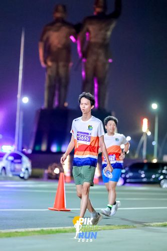 Race photo from PIK NITE RUN 2025