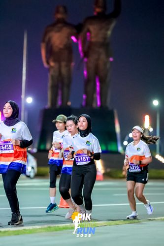 Race photo from PIK NITE RUN 2025