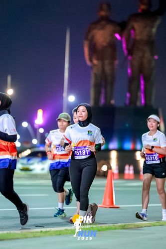 Race photo from PIK NITE RUN 2025
