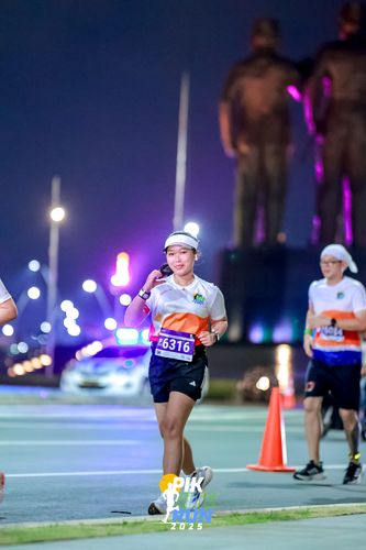 Race photo from PIK NITE RUN 2025