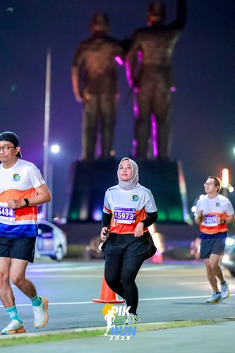 Race photo from PIK NITE RUN 2025
