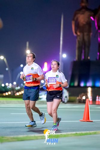 Race photo from PIK NITE RUN 2025