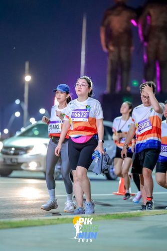 Race photo from PIK NITE RUN 2025