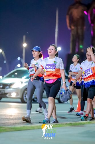 Race photo from PIK NITE RUN 2025