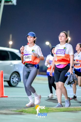 Race photo from PIK NITE RUN 2025
