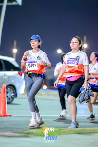 Race photo from PIK NITE RUN 2025