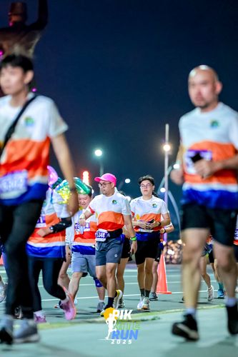 Race photo from PIK NITE RUN 2025