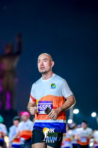 Race photo from PIK NITE RUN 2025