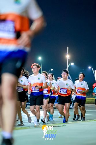 Race photo from PIK NITE RUN 2025