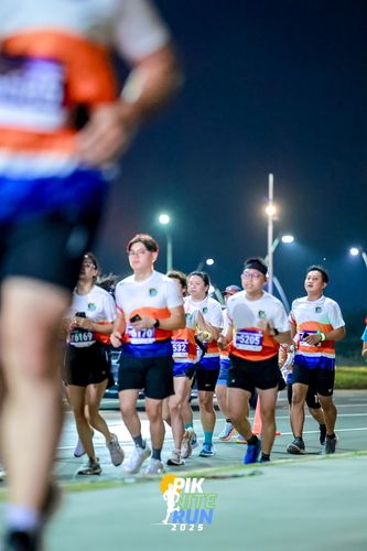 Race photo from PIK NITE RUN 2025