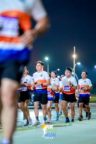 Race photo from PIK NITE RUN 2025